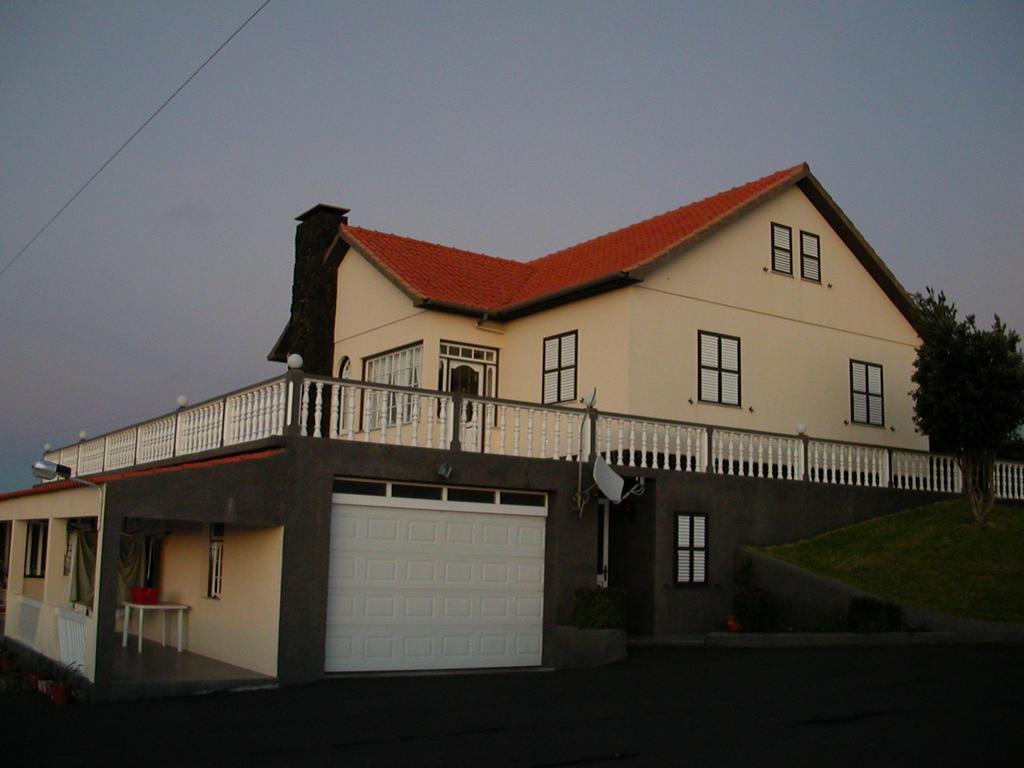 Moradia Familiar Novavista - T3 Hostel Madalena  Exterior photo